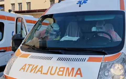 O femeie din Iaşi, de 38 de ani, a murit de COVID-19 când era la cumpărături. Se tratase singură, acasă, de gripă