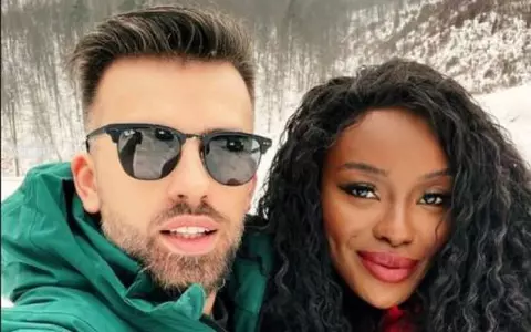 Reacția lui Naomi Hedman când l-a văzut pe Florin Ristei că îi poartă pantofii cu toc: „Ba chiar mi-a dat 2-3 sfaturi” 