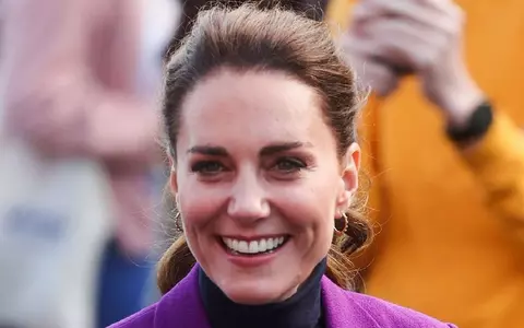 Kate Middleton a apărut cu geanta deschisă pe stradă. Ce s-a văzut în poșeta ei
