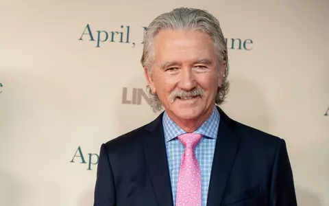 Actorul Patrick Duffy, alias Bobby din Dallas, este îndrăgostit lulea la 4 ani de la moartea soției. Și-a sărutat iubita cu foc