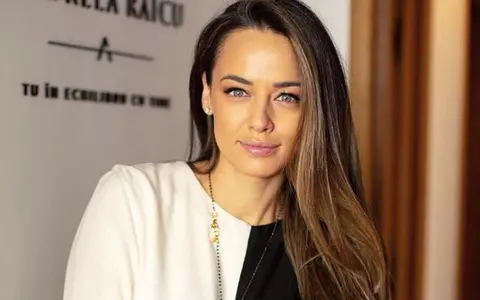 Andreea Raicu s-a pozat nemachiată: "Nu poți fi mereu impecabilă"