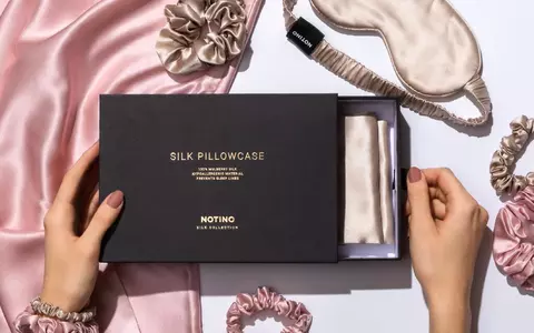 Încă ești în căutare de cadouri pentru Crăciun? Cu Notino Silk Collection nu poți da greș, femeile din viața ta ar îndrăgi aceste produse
