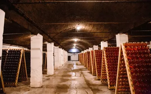 Pivniţele Rhein & CIE Azuga 1892 vor avea un nou concept, care va onora memoria fondatorilor – Regele Carol I si Familia Rhein – și producţia neȋntreruptă de vinuri spumante, de peste un secol