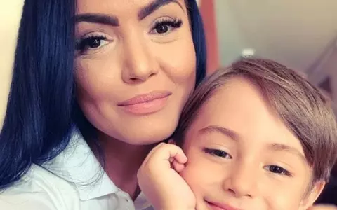 Andreea Mantea, nevoită să-și învețe băiatul să-i facă injecții, ca să-i salveze viața: „El mă moștenește, din păcate” 