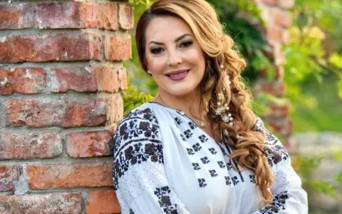 Cum arată apartamentul de lux al Angelei Rusu. Artista l-a amenajat în stil clasic