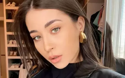 Nicole Cherry, mesaj neașteptat pentru fani, în timp ce o alăpta pe Anastasia: "Calmați-vă cu sânul, vă rog!"