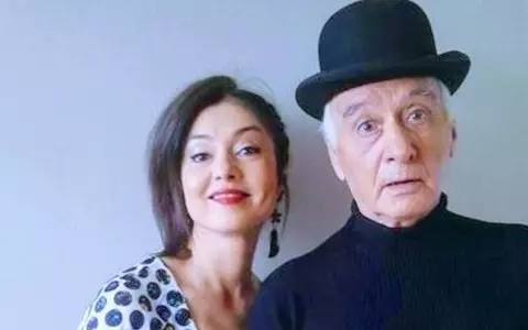 Oana Sârbu suferă în continuare după moartea părinților ei: „Dorm și acum cu păpușile de la tata!”
