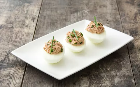 Rețetă de ouă umplute cu ton. Un deliciu!