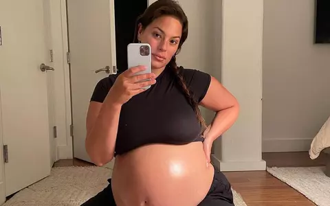 Ashley Graham, modelul plus-size, a născut gemenii acasă: "O să-mi iau un timp să mă recuperez"