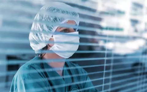 Primul deces provocat de Omicron, în România. Pacientul era nevaccinat