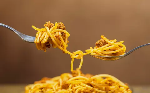 Rețetă paste cu carne de porc. Rapid la tine acasă!