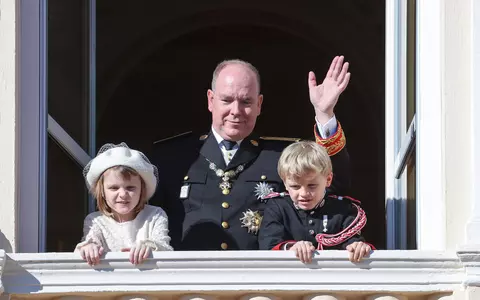 Imagine rară cu toți cei 4 copii ai Prinţului Albert de Monaco. Gemenii pe care îi are cu prințesa Charlene îi seamănă leit!