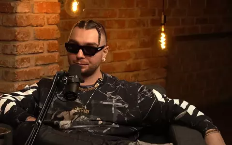 Artistul Nane, revoltat după ce mașina i-a fost vandalizată în timpul nopții: „Aștepți să mă culc și vii și o dai cu…”