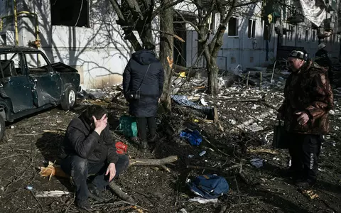 Imaginile durerii din Ucraina. Un copil a murit, după ce un bloc de 5 etaje a fost bombardat