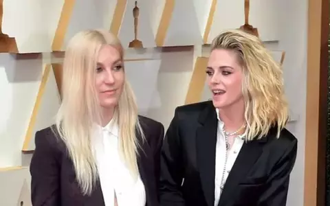 Kristen Stewart și logodnica ei s-au sărutat pasional, pe covorul roșu, la Oscar