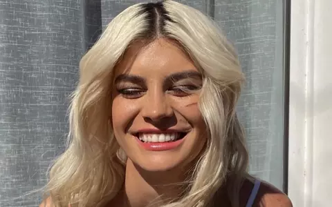 Primele imagini cu Laura Giurcanu, la întoarcerea de la Survivor. A fost așteptată cu sarmale și cozonac 