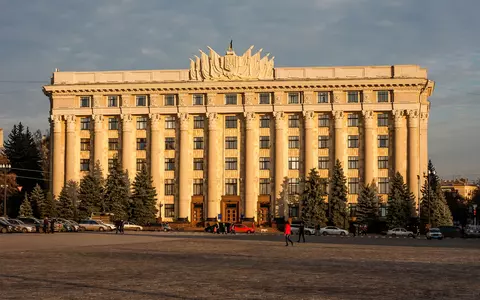 Clădirea Consiliului Local din Harkov a fost distrusă de o rachetă rusească. Imagini devastatoare