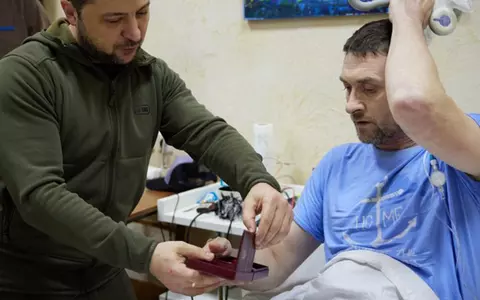Președintele Volodimir Zelenski a părăsit reședința oficială pentru a vizita răniții dintr-un spital