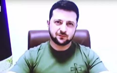 Ce semnificație are crucea de pe tricoul purtat de Zelenski în faţa Congresului SUA. Nu este un simbol nazist!