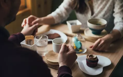 Ucrainean ajuns în România, șocat când a primit nota de plată la un restaurant: „Cum rezistaţi cu preţuri ca în Elveţia?”