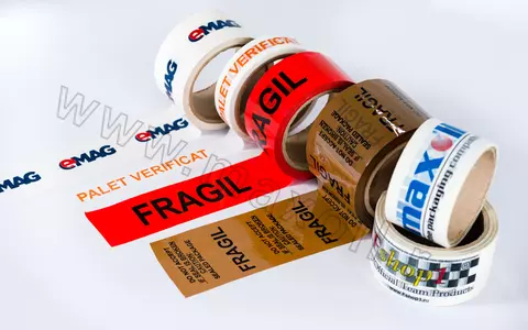 Aveți nevoie de bandă adezivă personalizată care nu se șterge? Maxoll este soluția Dvs.!