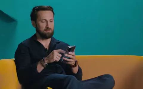 Ce poze are Dani Oțil în telefon: "Nu mi-ar fi frică să iasă în spațiul public"