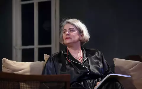 În premieră în România, CASA DE LA ŢARĂ de Donald Margulies. O poveste de familie despre succes şi ratare la Teatrul Național din București
