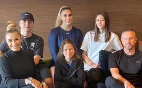 Sarah Dumitrescu, fiica cea mică a Anamariei Prodan, atac la adresa lui Reghe: "A decăzut rău"