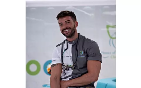 Cine este Alin Gabor, doctorul în medicină dentară, si masterand în estetică dentară, în Dubai, asistent universitar și social media influencer de succes?