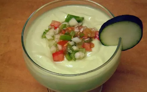 Rețetă de gazpacho de avocado. Gata în 15 minute!
