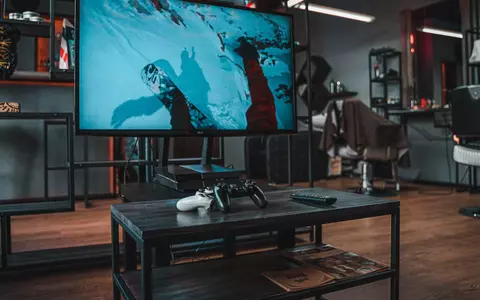 Vrei să recreezi magia filmelor la tine acasă? Află cum îți poți transforma beciul într-un mini-cinema modern și confortabil