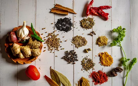 Top 9 condimente simplu de folosit pentru preparate delicioase