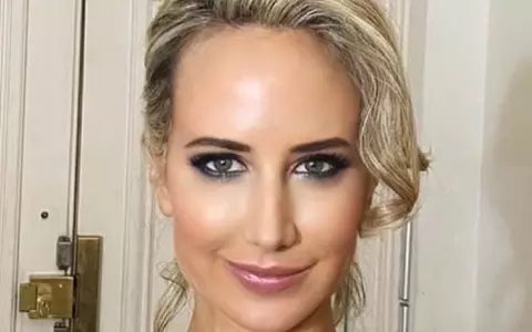 Lady Victoria Hervey, accident vestimentar pe covorul roșu, la Cannes. A rămas în sânii goi, în fața tuturor