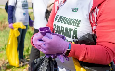 Peste 500 de voluntari s-au alăturat campaniei O Românie Curată Începe de Acasă! 3.000 de kg de deșeuri colectate în 5 orașe din România, dintre care 1.000 de kg reciclate