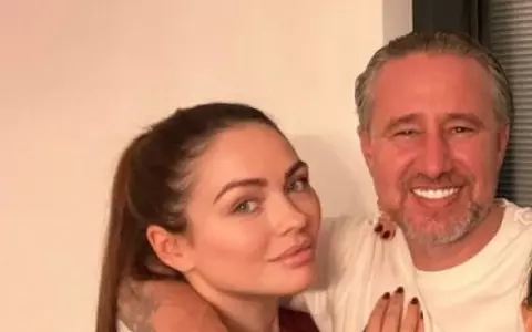 Laurențiu Reghecampf și Corina Caciuc, prima poză de familie alături de Liam, fiul lor