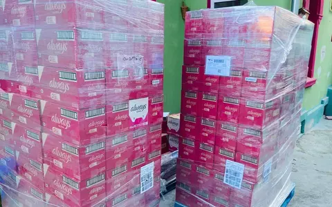 Always donează 42.000 de absorbante pentru femeile defavorizate, beneficiare ale Asociației Pe Stop