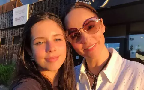 Andreea Marin e consiliată vestimentar de fiica ei, Violeta: “Uneori mă îmbrac cum îmi spune ea, ca să îi fac pe plac”/ EXCLUSIV