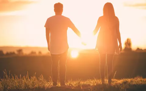 4 zodii care pot avea o relație la distanță