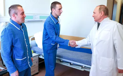 Vladimir Putin, în vizită la soldații ruși răniți, pentru prima dată după izbucnirea războiului: "Deci, vrei să îți servești patria?”