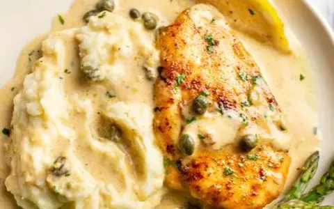 Rețetă de pui Piccata cu capere, unt și lămâie
