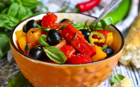 Rețetă de peperonata. Mâncare italiană de ardei