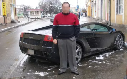 Copil găsit mort într-o cușcă de câine, în Maramureș. Tatăl l-ar fi ascuns pentru a încasa alocația