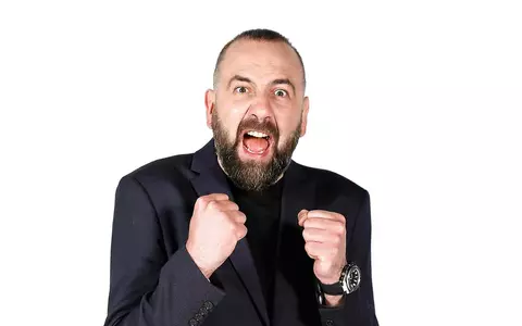 Cum gestionează Vio de la Stand-up Revolution momentele tensionate în familie: „O supăr constant pe soția mea, cu glumele mele”/ EXCLUSIV