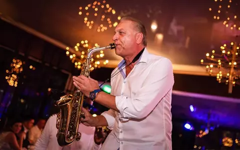 Drama neștiută a saxofonistului Flavius Teodosiu: "Tata mi-a interzis, pe patul de moarte, să vin la înmormântare"
