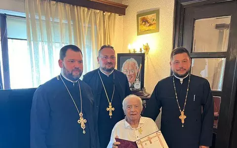 Alexandru Arșinel, decorat cu Ordinul "Crucea Bucovinei". Actorul și-a primit distincția așezat în scaun cu rotile