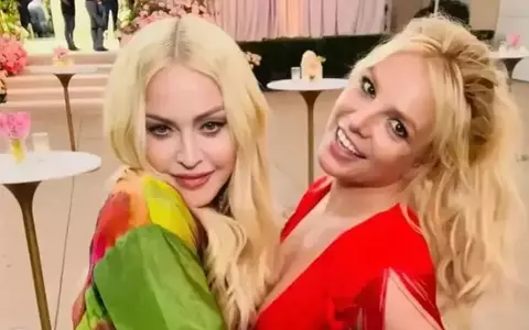 Britney Spears și Madonna, sărut pasional la nuntă. Au recreat momentul faimos de pe scena MTV, din 2003