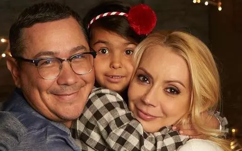 Victor Ponta și Daciana Sârbu, imagine emoționantă la prima serbare a fiicei lor adoptate: „Părinți mândri”