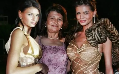 Monica Gabor, gest emoționant în memoria părinților: "Nouă ani fără mamă, doi fără tată"