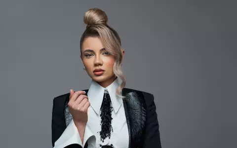 Nu exista femei urate! Un make-up artist din Romania isi transforma clientele in adevarate regine!