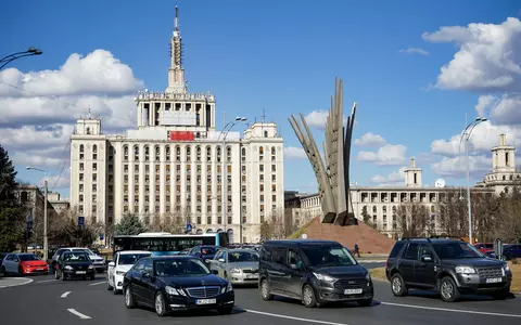 O femeie de 44 de ani a murit, după ce s-a aruncat de pe Casa Presei